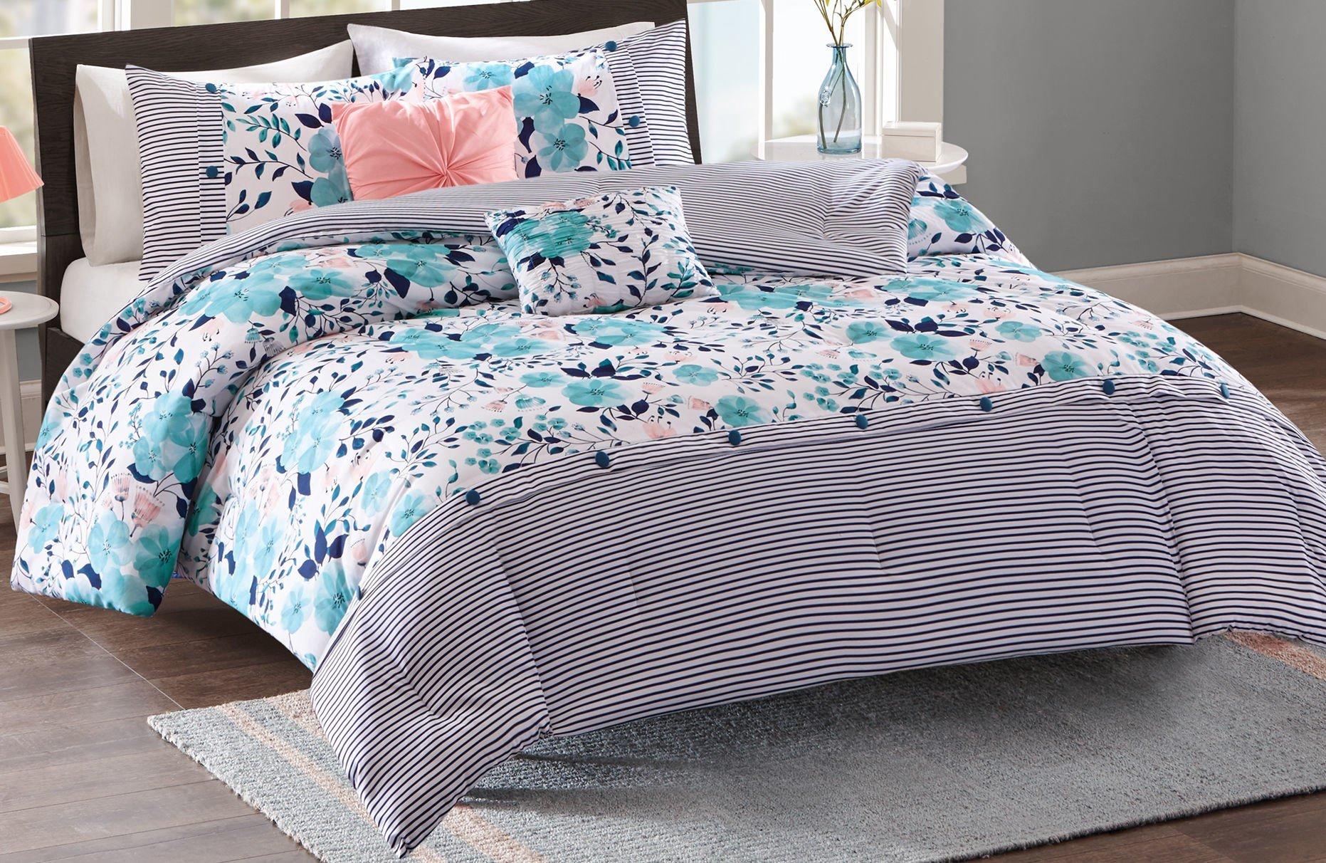 Intelligent Design Delle Reversible Comforter Set