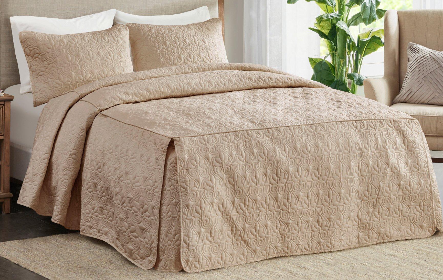 Quebec 3 pc Corner Pleated Quilted Bedspread