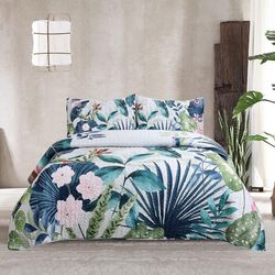 Coastal Home Palm Paradise Quilt Set