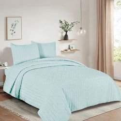 Geo Clipped Jacquard Quilt Set