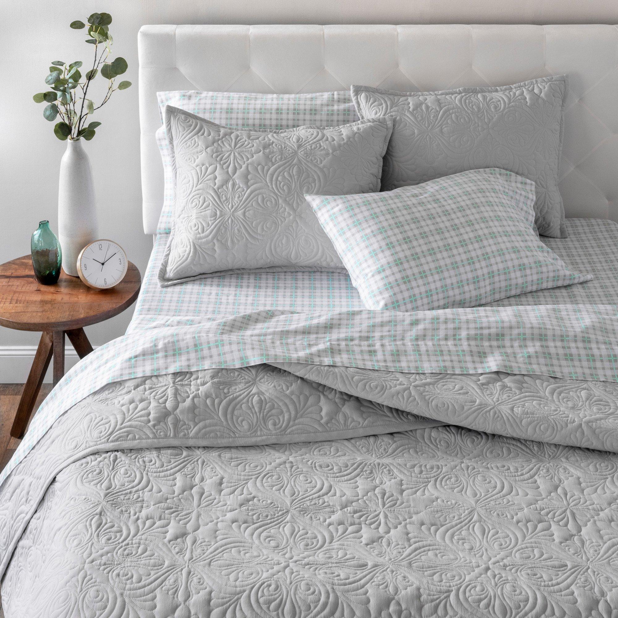 Everlyn Quilt Set